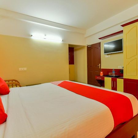 Oyo Flagship Uthradam Towers Hotel Thiruvananthapuram Kültér fotó