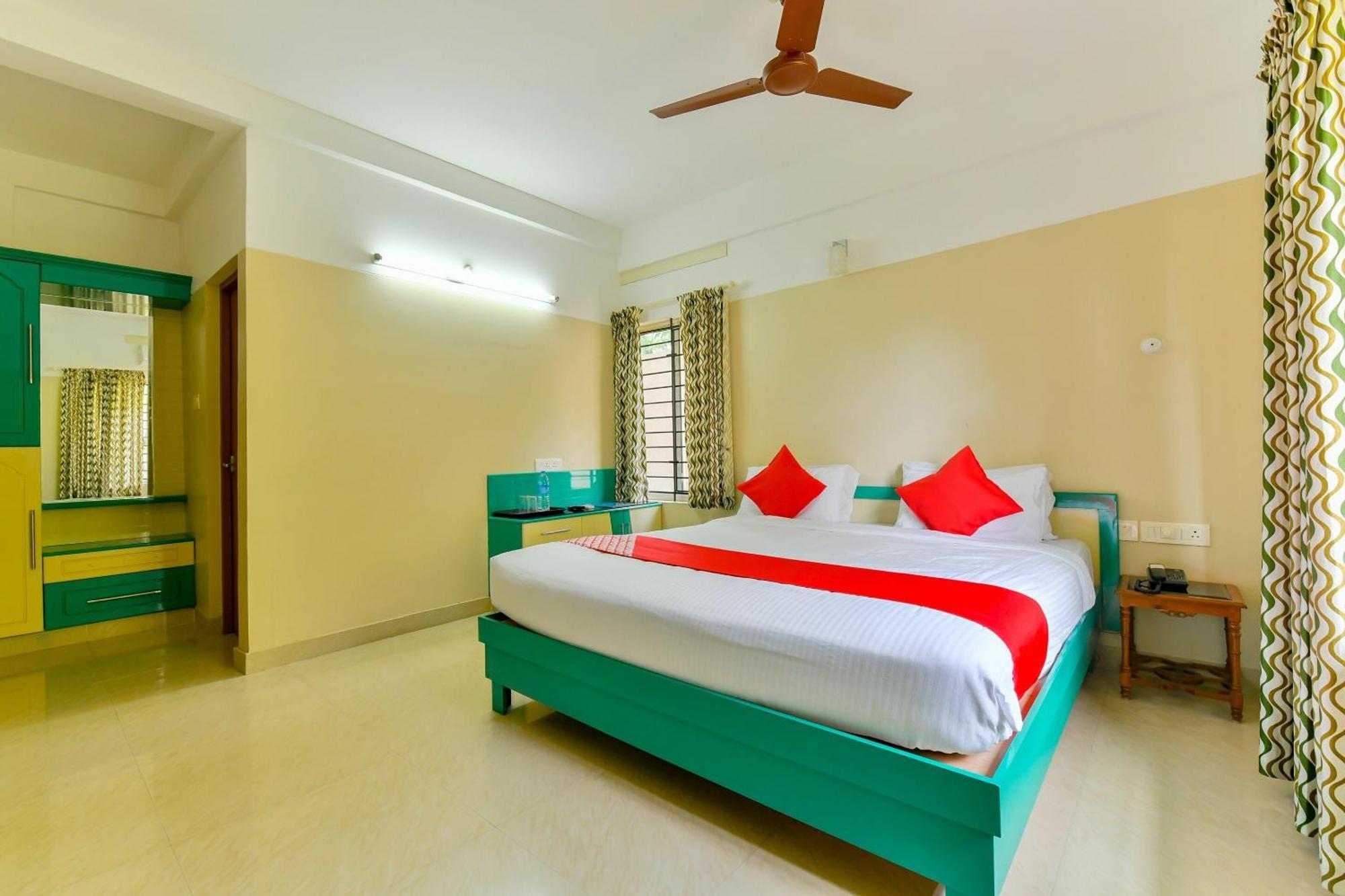 Oyo Flagship Uthradam Towers Hotel Thiruvananthapuram Kültér fotó
