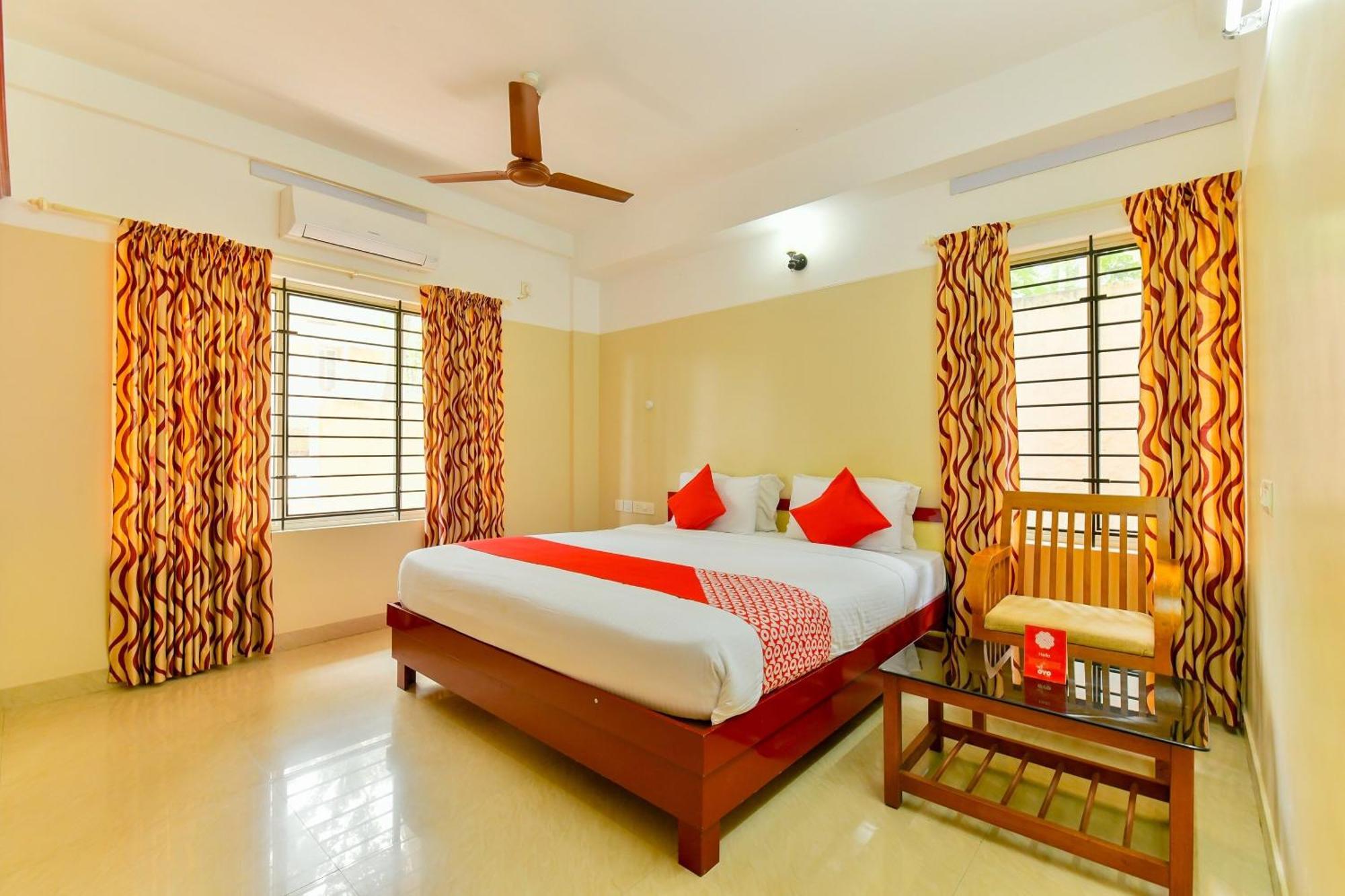 Oyo Flagship Uthradam Towers Hotel Thiruvananthapuram Kültér fotó