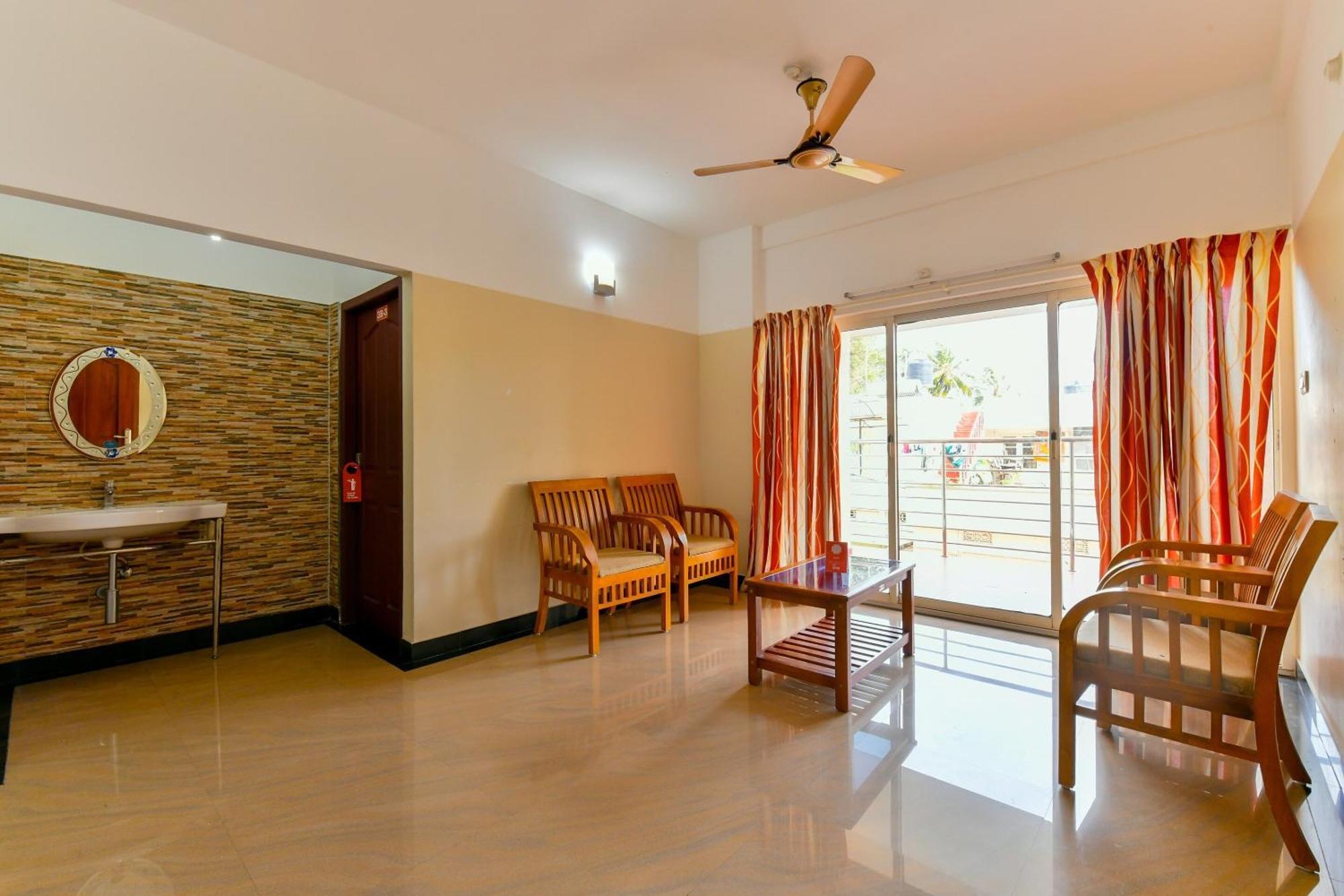Oyo Flagship Uthradam Towers Hotel Thiruvananthapuram Kültér fotó