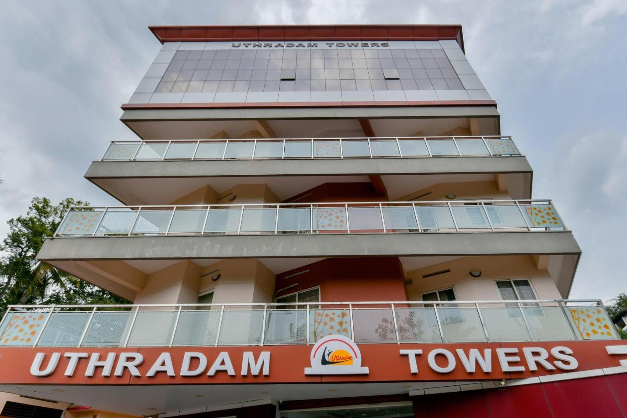 Oyo Flagship Uthradam Towers Hotel Thiruvananthapuram Kültér fotó