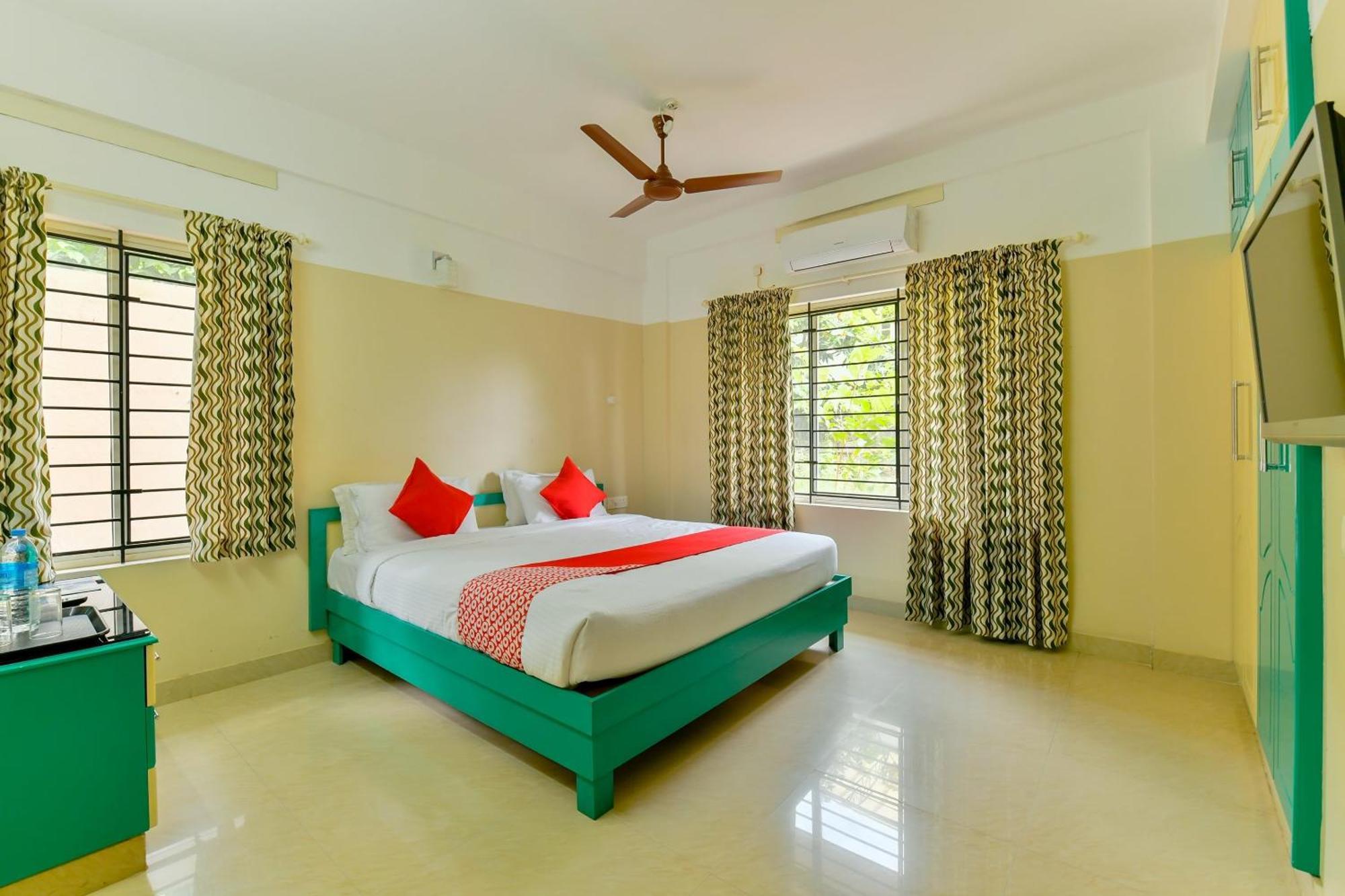 Oyo Flagship Uthradam Towers Hotel Thiruvananthapuram Kültér fotó