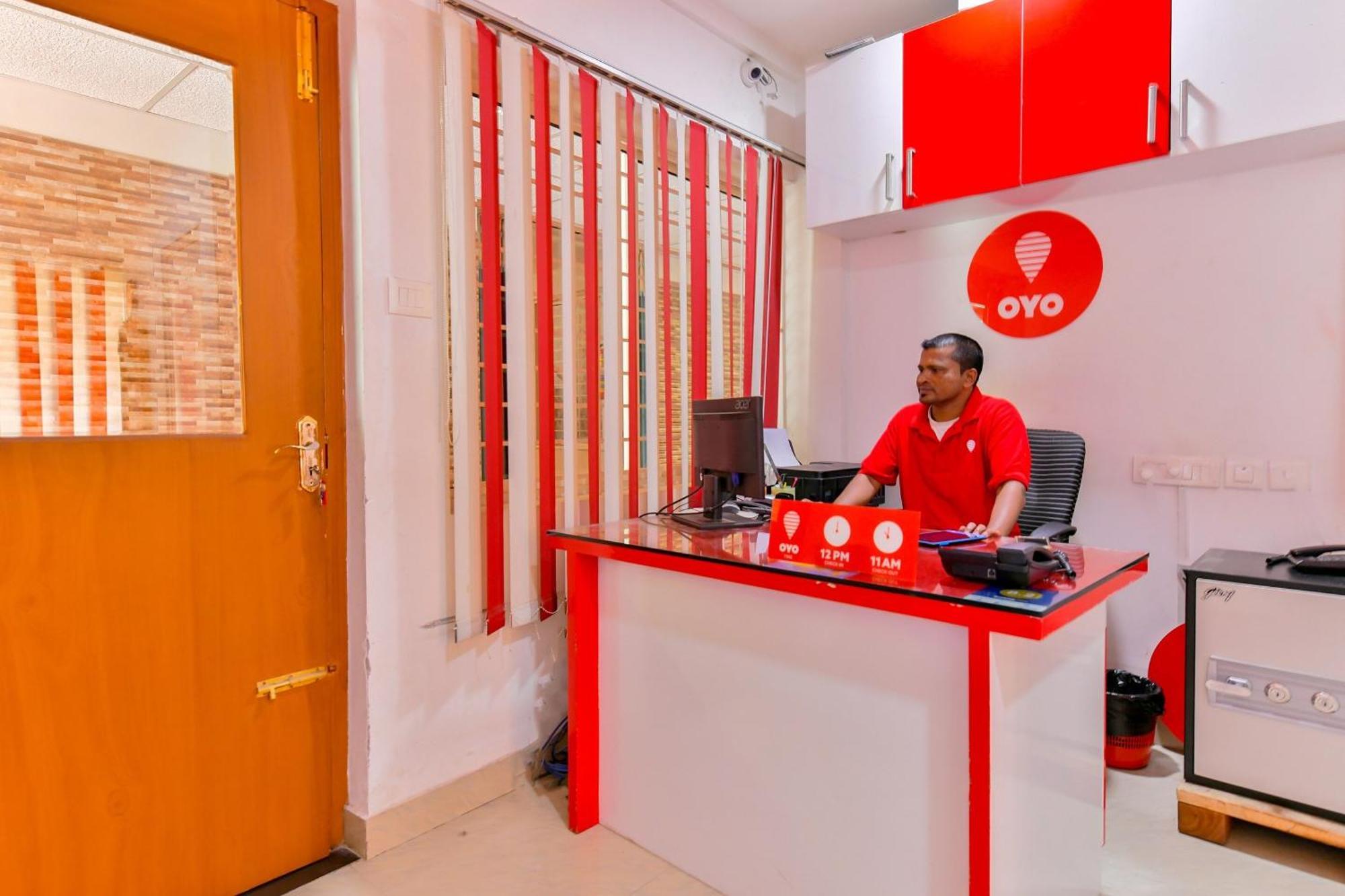 Oyo Flagship Uthradam Towers Hotel Thiruvananthapuram Kültér fotó