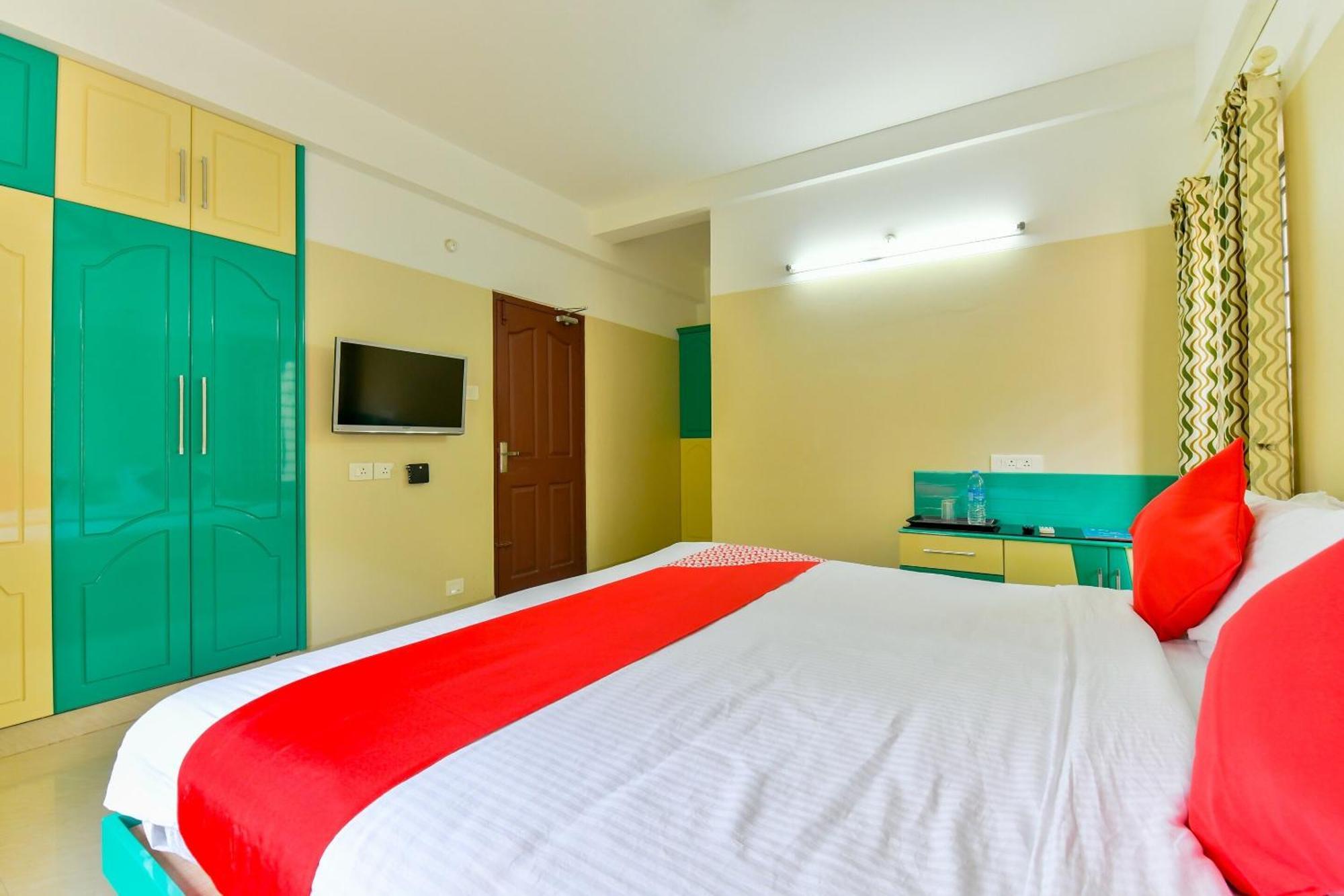 Oyo Flagship Uthradam Towers Hotel Thiruvananthapuram Kültér fotó