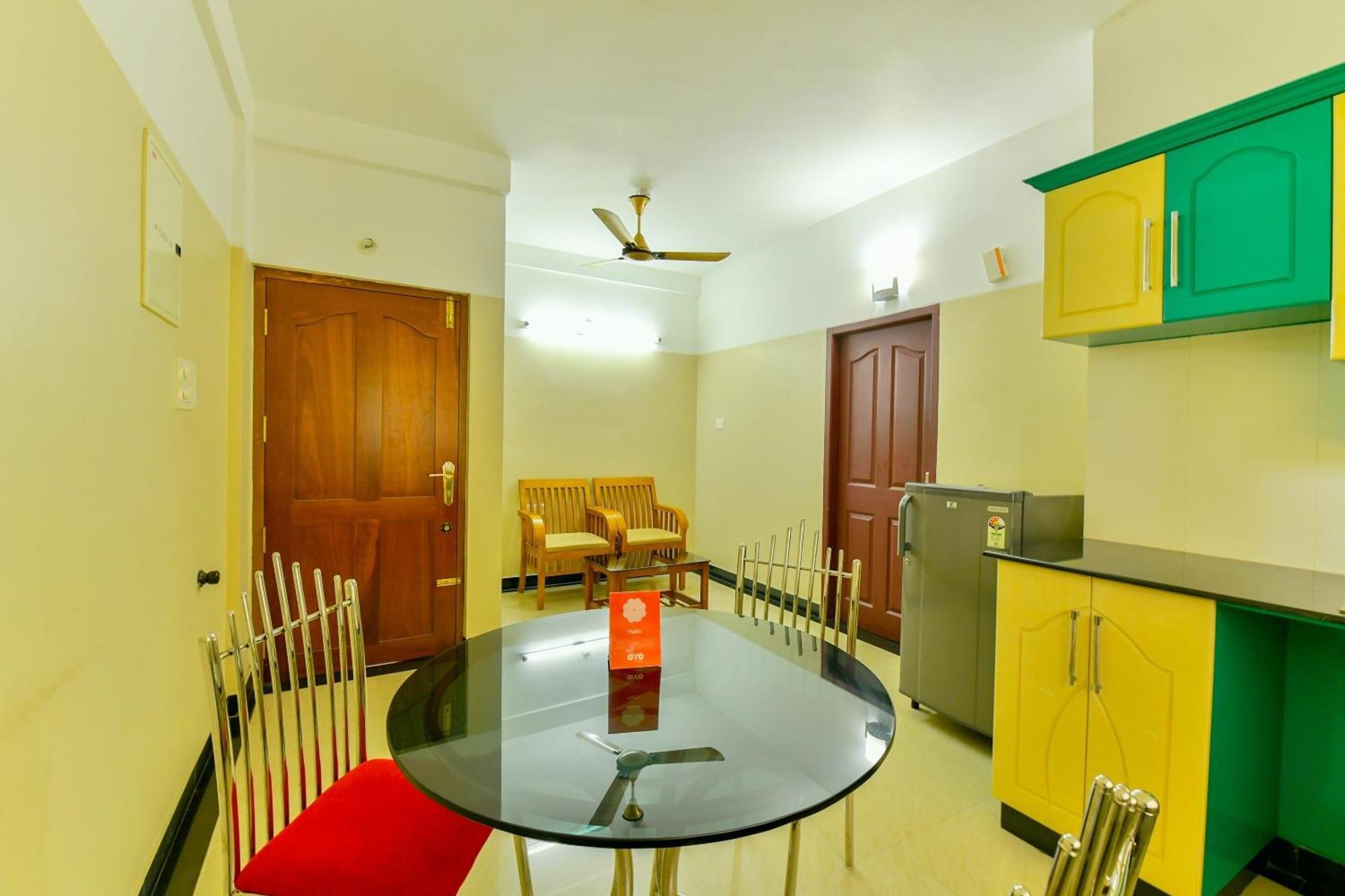 Oyo Flagship Uthradam Towers Hotel Thiruvananthapuram Kültér fotó