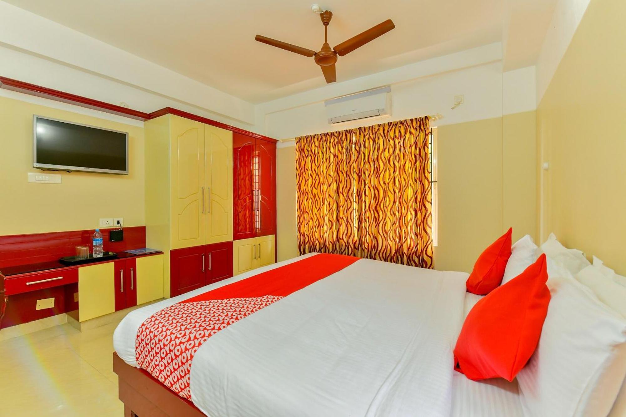 Oyo Flagship Uthradam Towers Hotel Thiruvananthapuram Kültér fotó