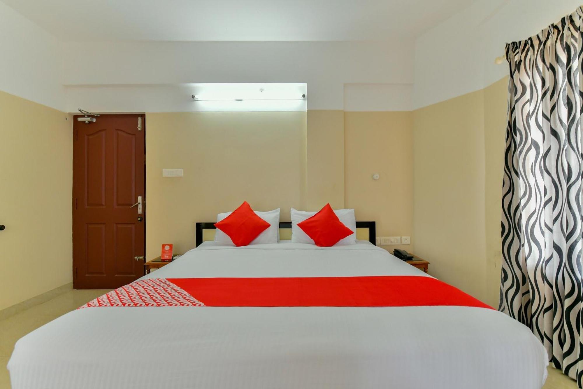 Oyo Flagship Uthradam Towers Hotel Thiruvananthapuram Kültér fotó