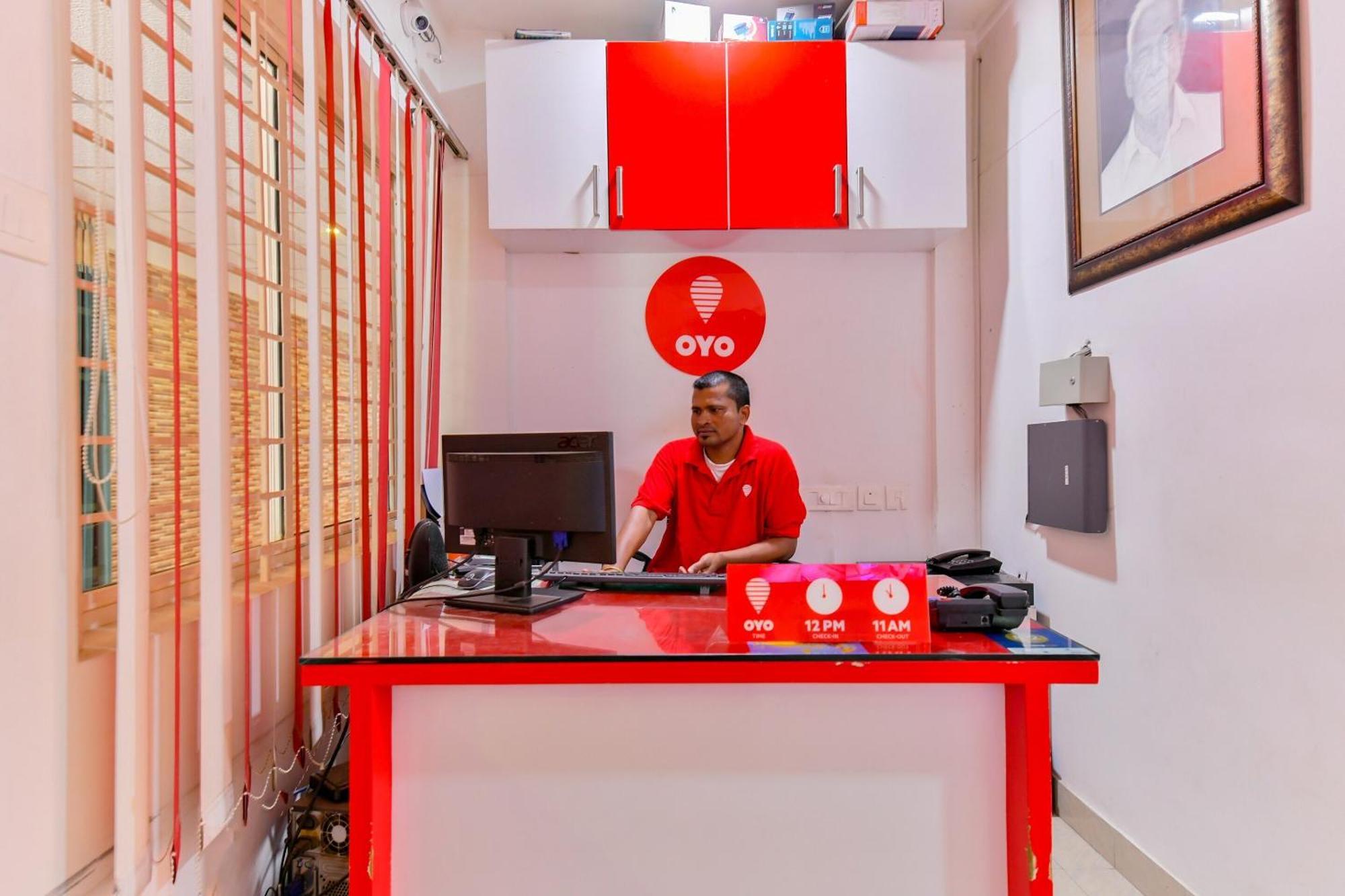 Oyo Flagship Uthradam Towers Hotel Thiruvananthapuram Kültér fotó